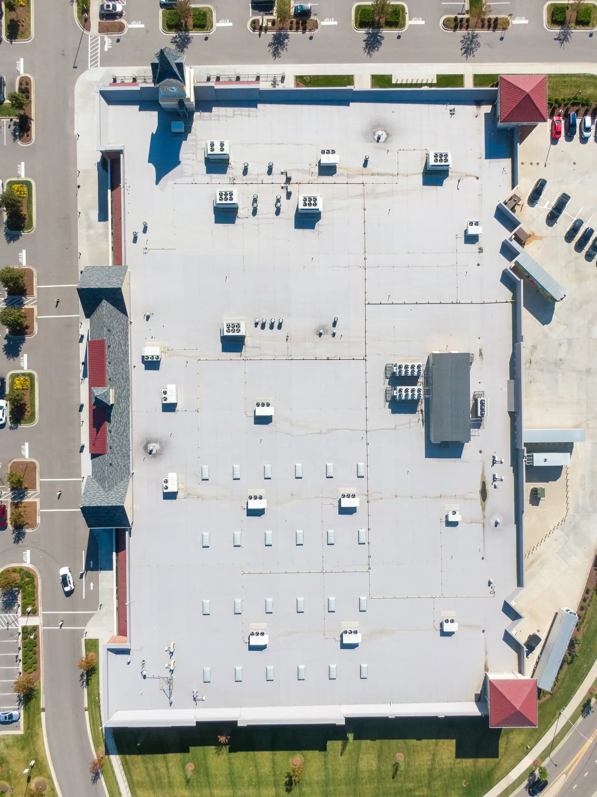Aerial inspection of a commercial building in Orlando